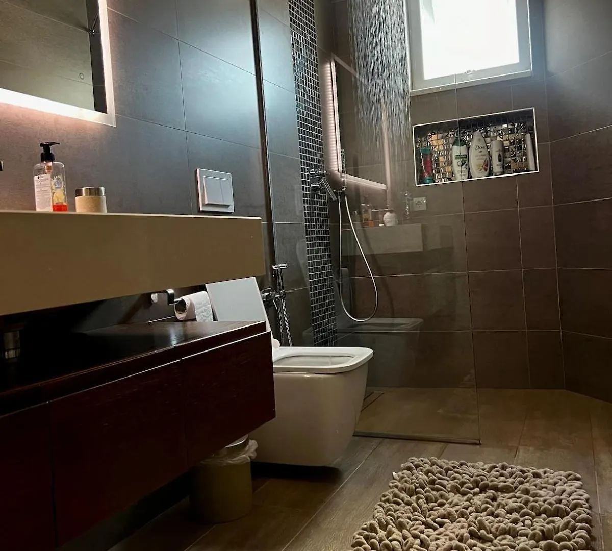 Govi Apartment Al Pieno Centro Di Tiran Apart Otel